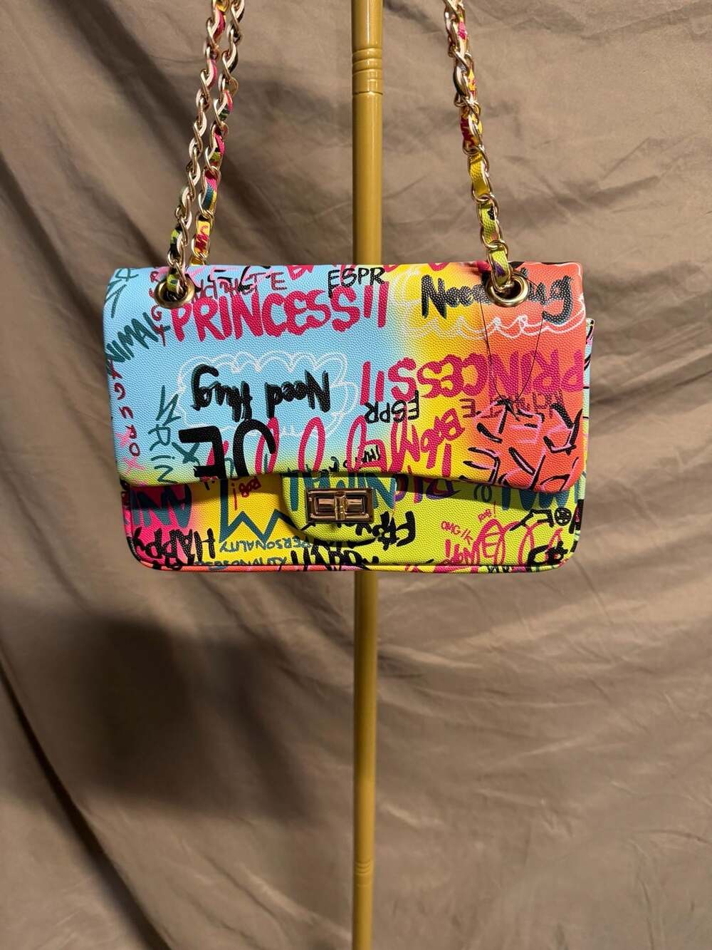 SAM FOREVER Graffiti Print Quilted Chain Shoulder Bag